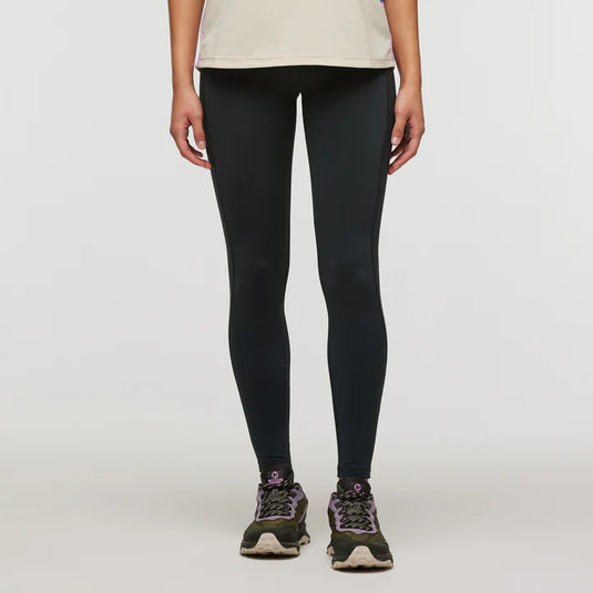 Woman wearing Cotopaxi tights