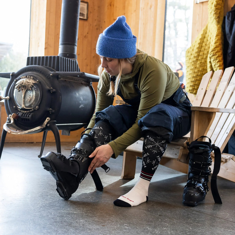 Load image into Gallery viewer, Darn Tough Women's Snowfall Over-the-Calf Midweight Cushion Snow Socks
