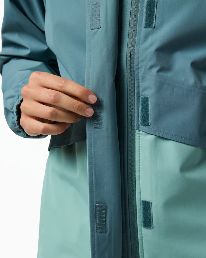 Load image into Gallery viewer, Cotopaxi Women's Rayu Rain Jacket - Ski &amp; Tennis Station
