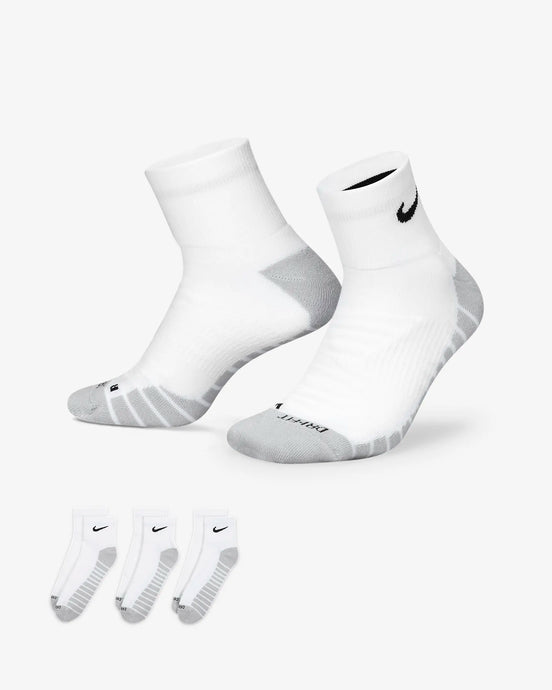 Nike Everyday Max Cushioned Ankle Socks (3 Pairs)