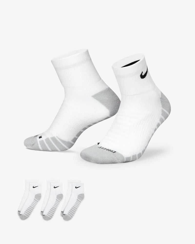 Load image into Gallery viewer, Nike Everyday Max Cushioned Ankle Socks (3 Pairs)
