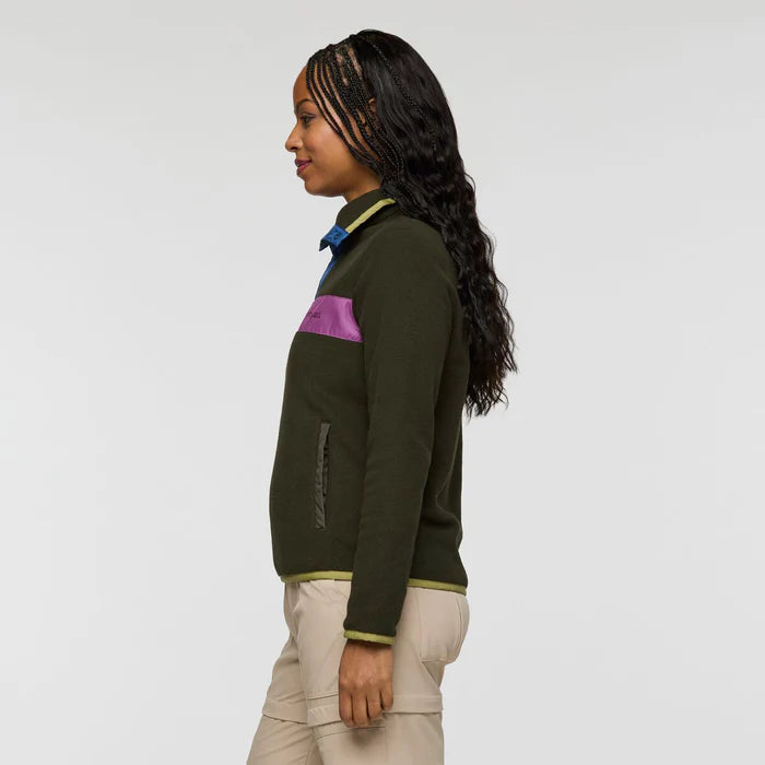 Load image into Gallery viewer, Person wearing a green fleece jacket with color-blocked design on a white background

