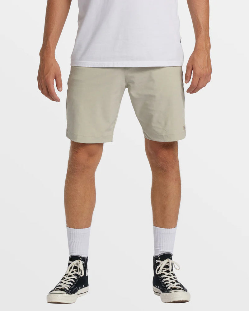 Load image into Gallery viewer, Billabong Crossfire 19 Submersible Board Short
