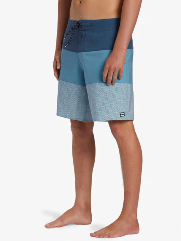 Load image into Gallery viewer, Billabong Men&#39;s Tribong Lo Tide 19&quot; Boardshorts
