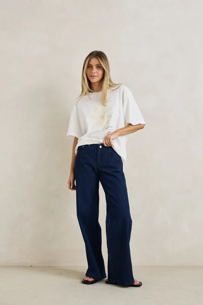 Load image into Gallery viewer, Rhythm Women's Goldie Oversized T-Shirt
