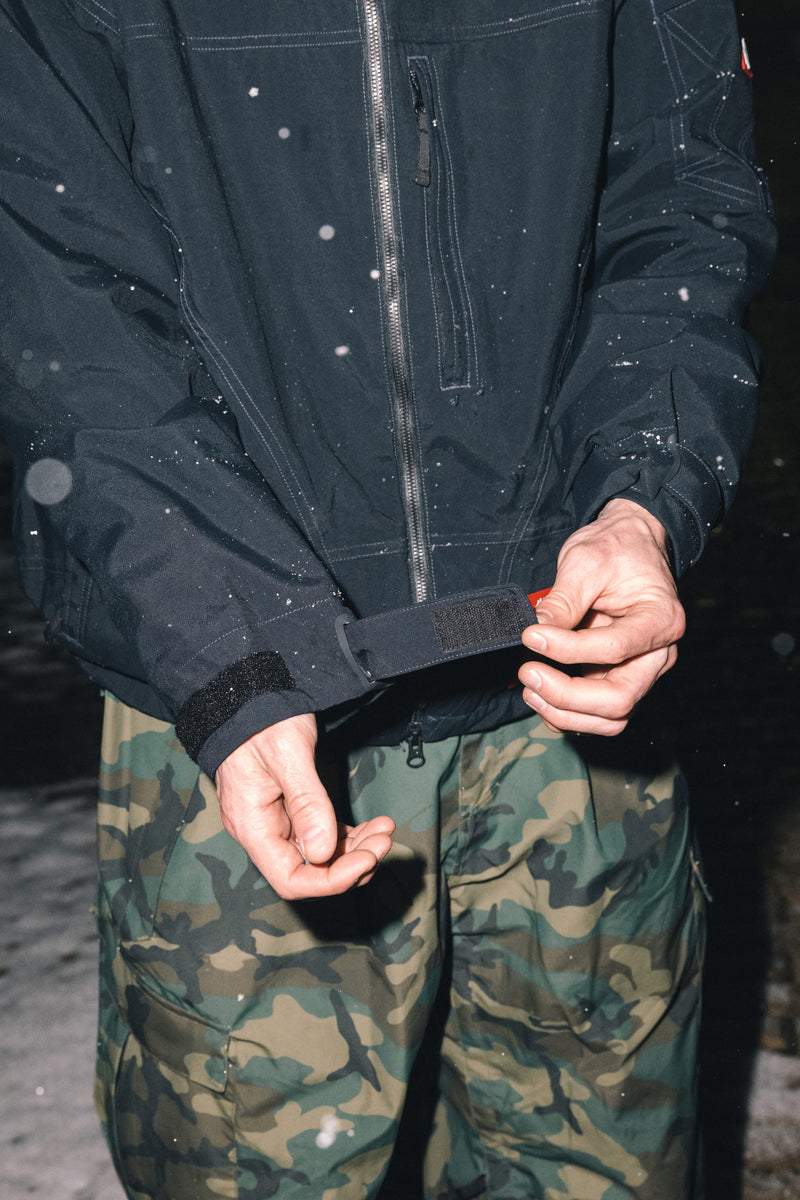 Load image into Gallery viewer, 686 Men's DOJO Shell Jacket 2027
