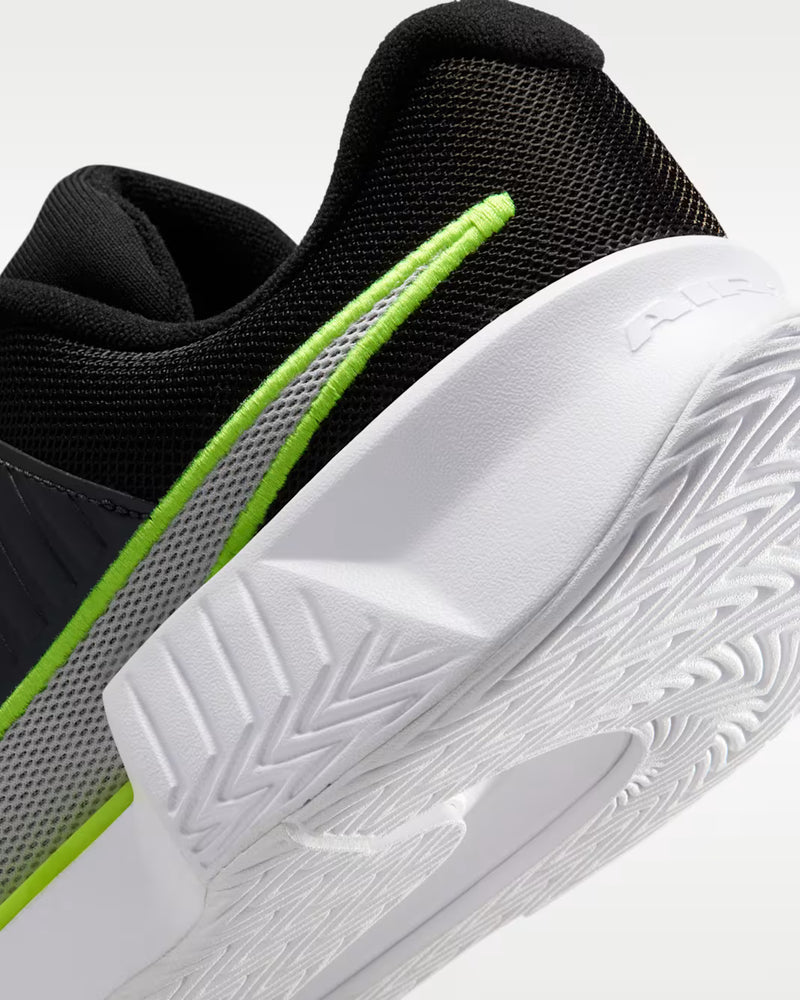 Load image into Gallery viewer, Nike Men's GP Challenge Pro Tennis Shoes
