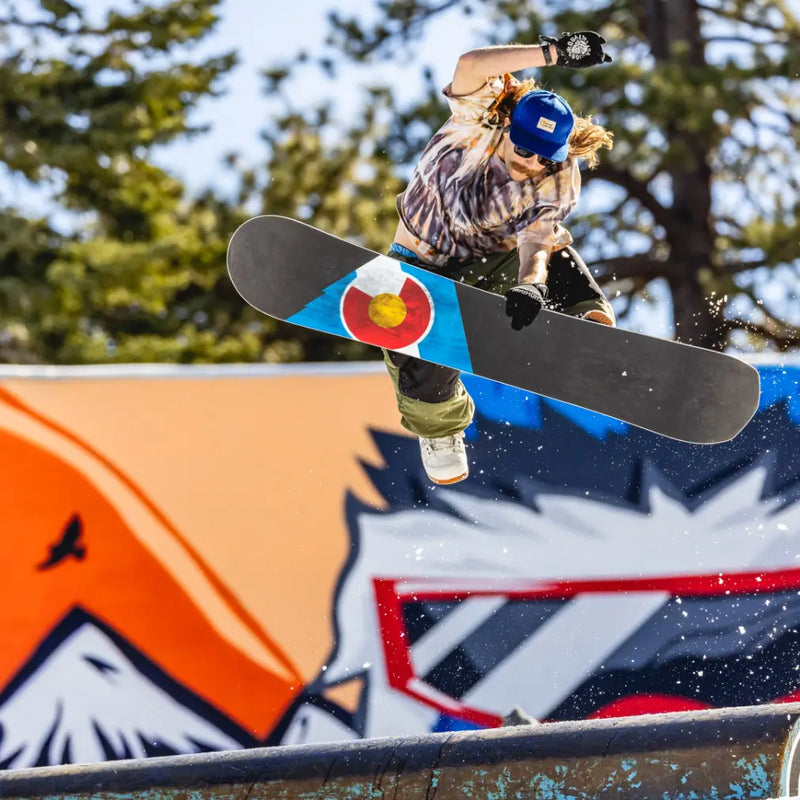 Load image into Gallery viewer, Never Summer Men&#39;s Shapeshifter Snowboard 2025
