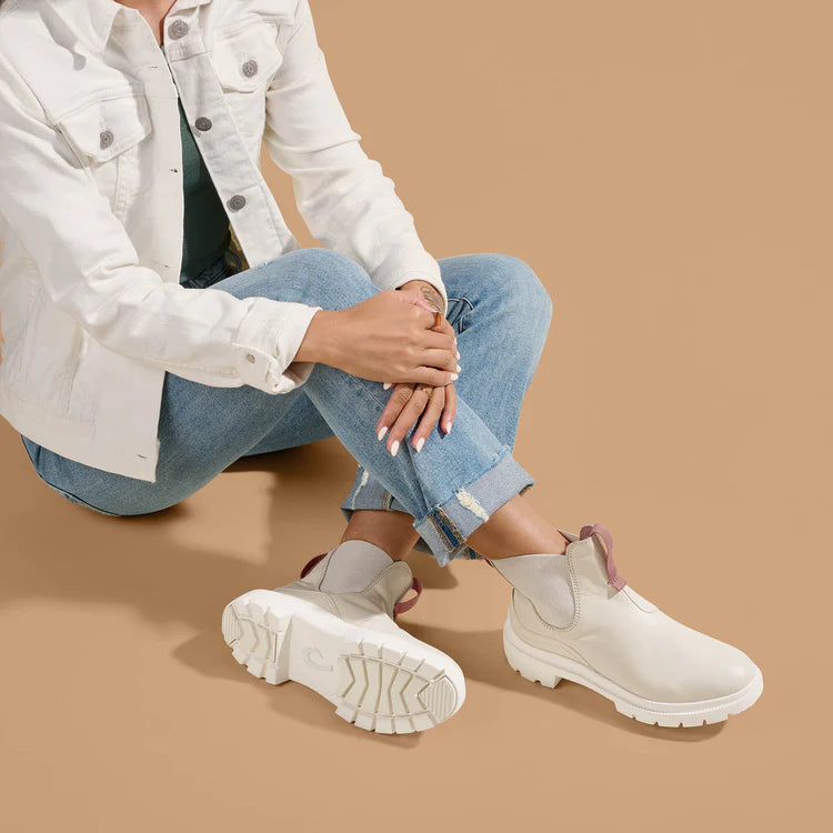 Load image into Gallery viewer, OluKai Women&#39;s Hehi Chelsea Boots
