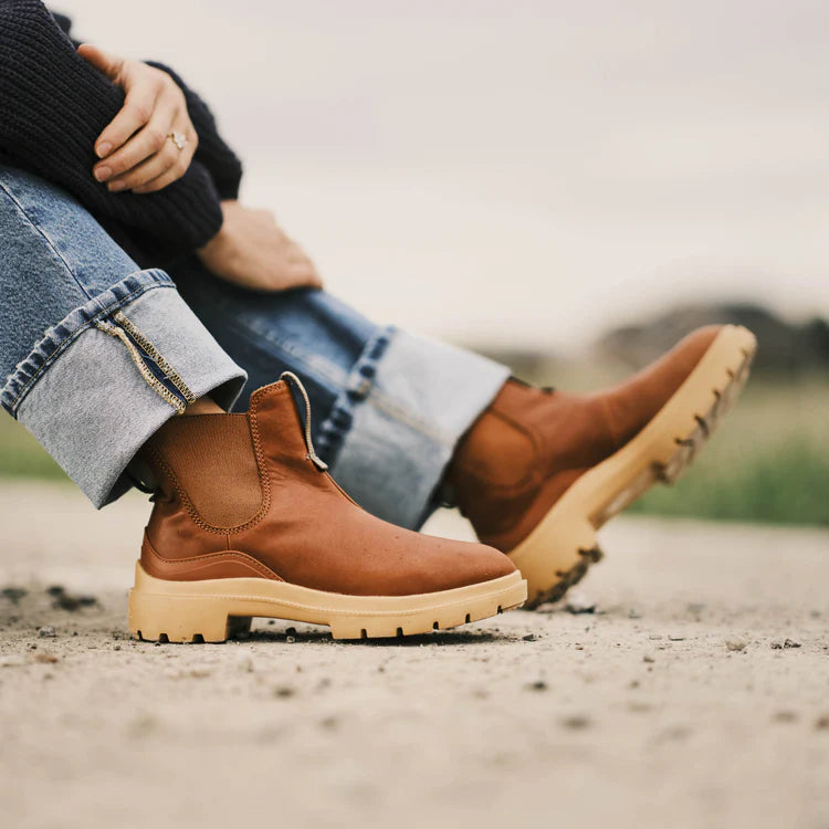 Load image into Gallery viewer, OluKai Women&#39;s Hehi Chelsea Boots

