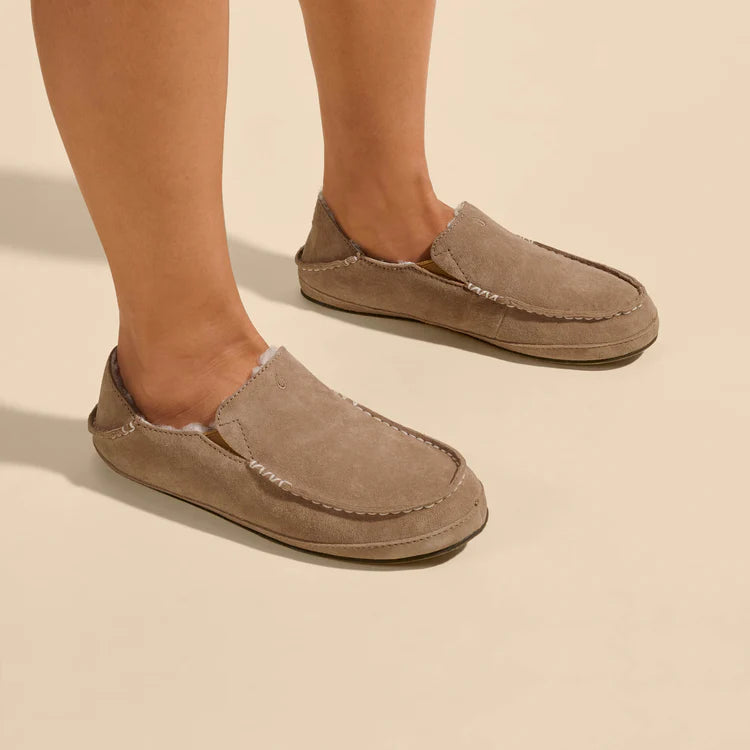 Load image into Gallery viewer, Olukai Women&#39;s Nohea Soft Shearling Slippers
