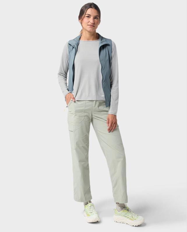 Load image into Gallery viewer, Stio Women's Lucent Tee Long Sleeve - Ski &amp; Tennis Station
