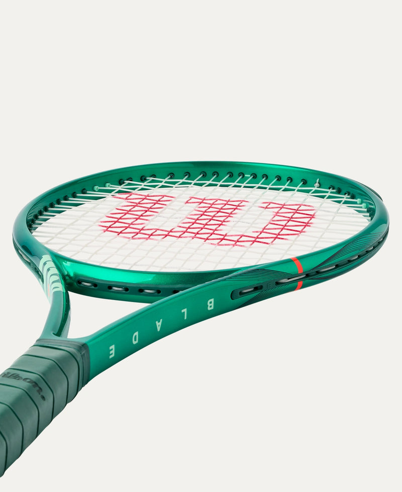 Load image into Gallery viewer, Wilson Blade 100L V10 Tennis Racket
