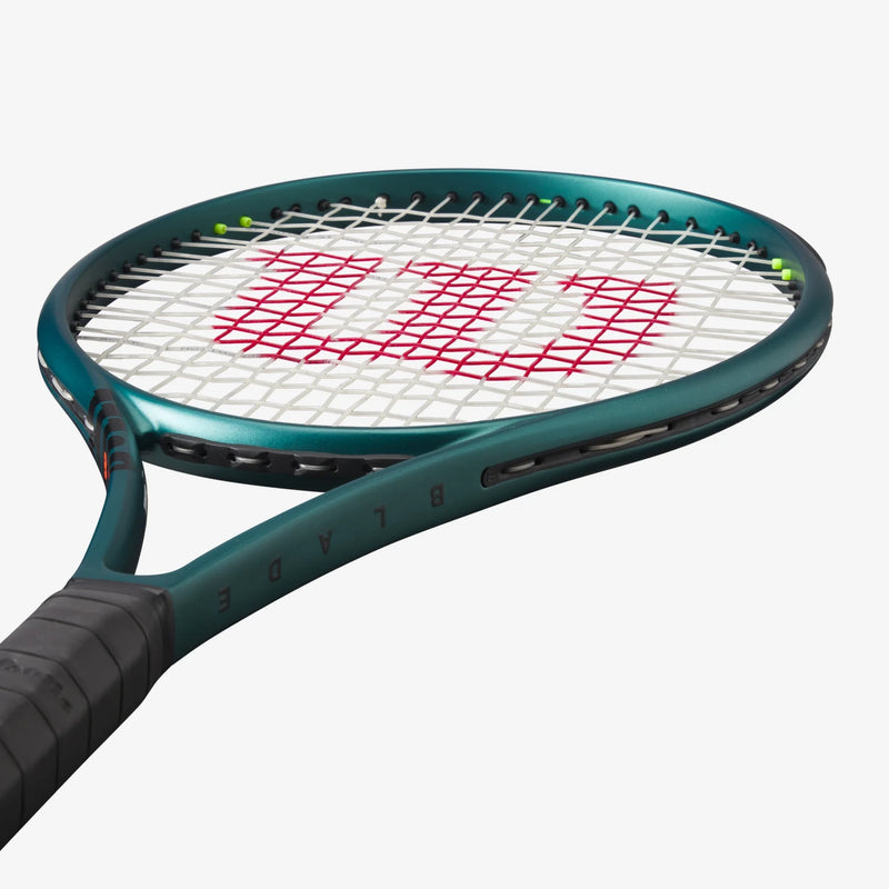 Load image into Gallery viewer, Wilson Blade 100L V9 Tennis Racquet
