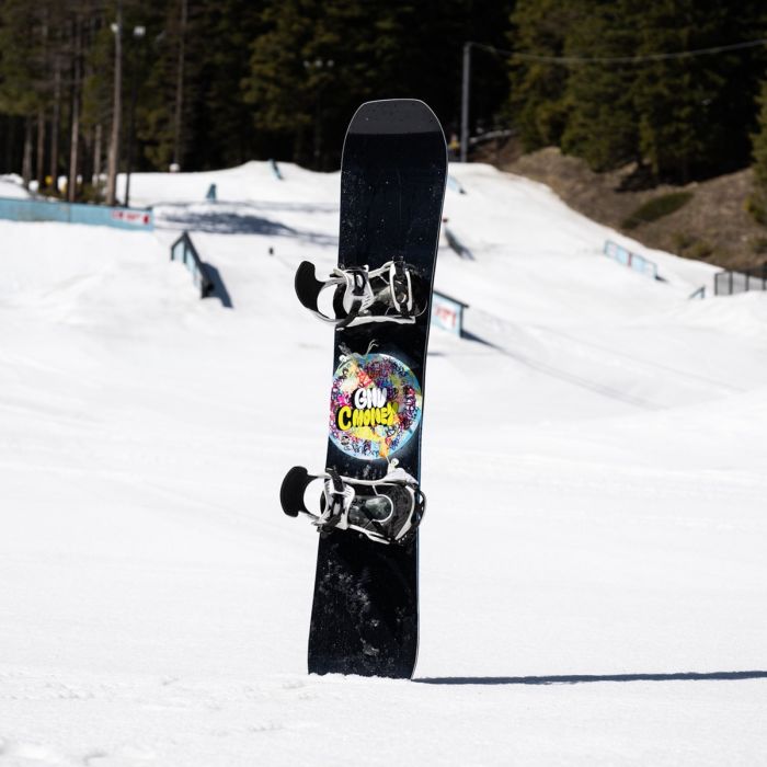 Load image into Gallery viewer, GNU Men&#39;s C Money Snowboard 2026
